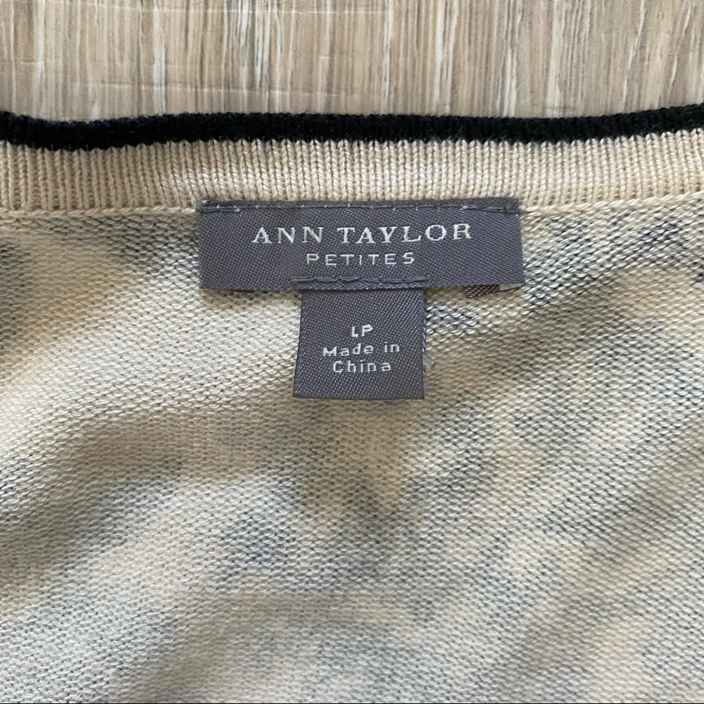 ⭐️3/$25 Ann Taylor Petites Cashmere Silk Blend 3/4 Sleeve Cardigan Sz MP - Picture 2 of 9